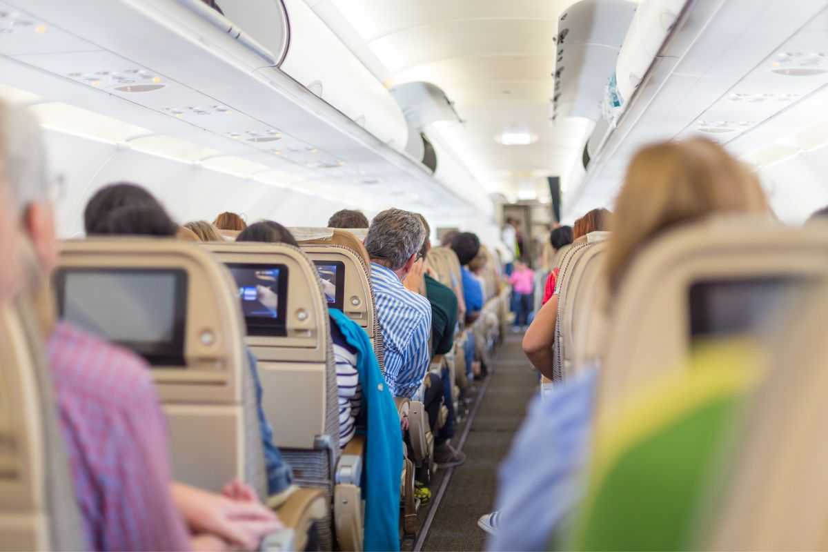 Come sopravvivere viaggio aereo classe economica